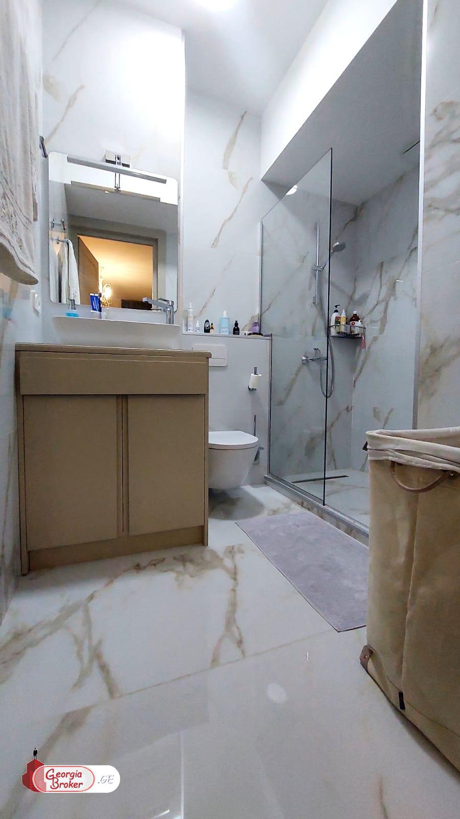 იყიდება ახალი გარემონტებული 2 ოთახიანი ბინა  ბაგებში